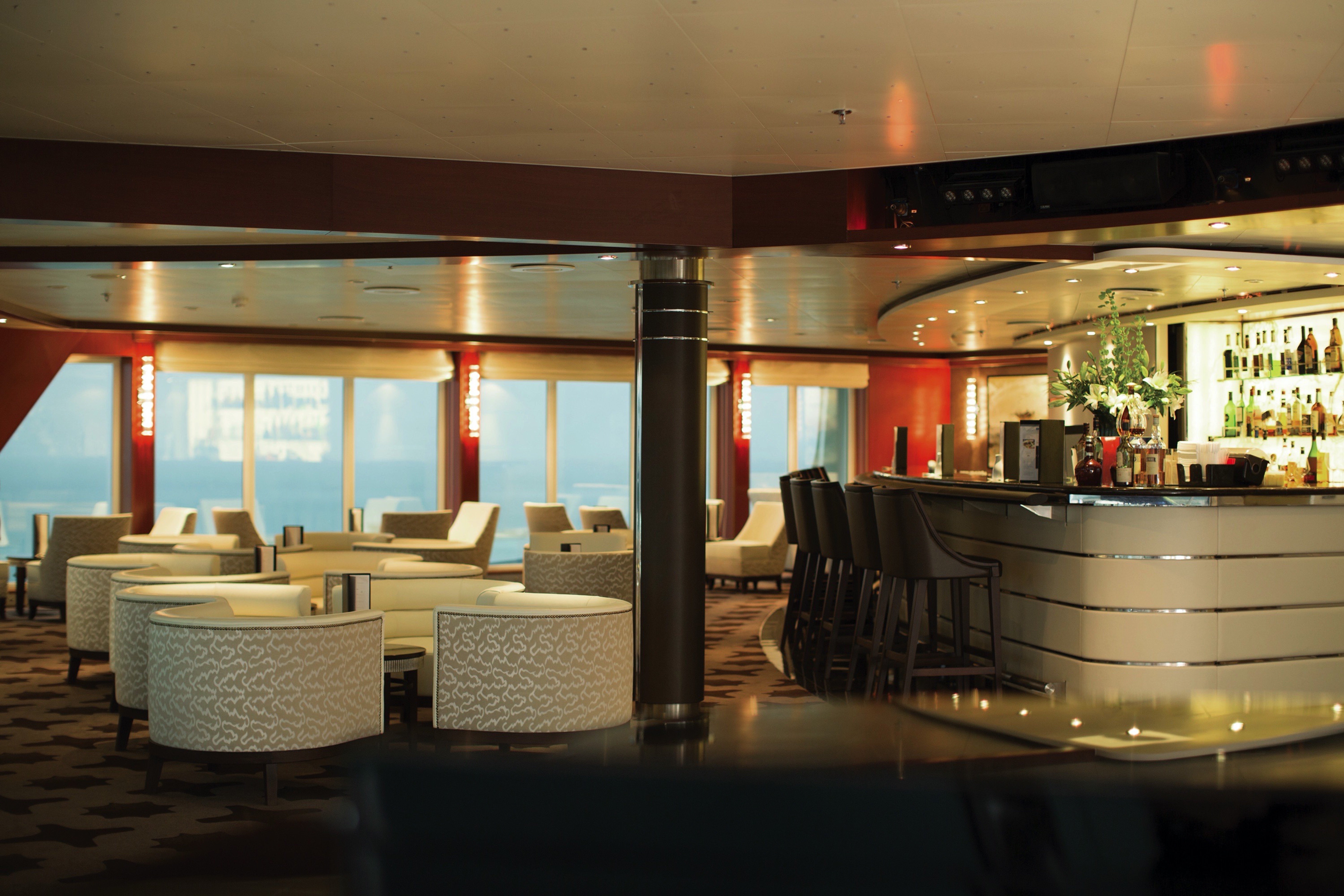 Seven Seas Voyager - Observation Lounge
